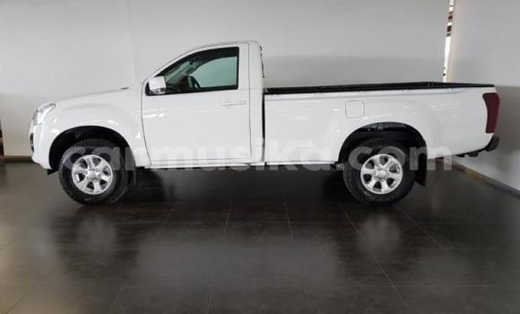 Tenga Tsaru Isuzu KB Chena Mota in Beitbridge in Matabeleland South Tenga Tsaru Isuzu KB Chena Mota in Beitbridge in Matabeleland South