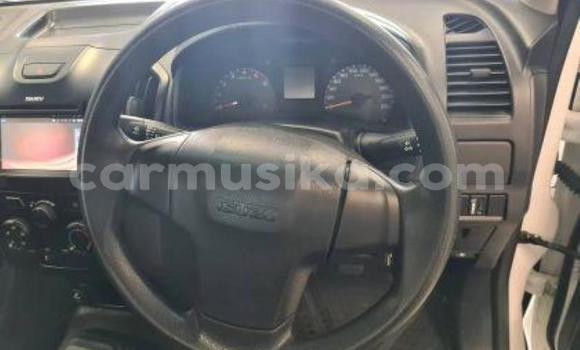 Acheter Occasion Voiture Isuzu KB Blanc à Beitbridge, Matabeleland South Acheter Occasion Voiture Isuzu KB Blanc à Beitbridge, Matabeleland South