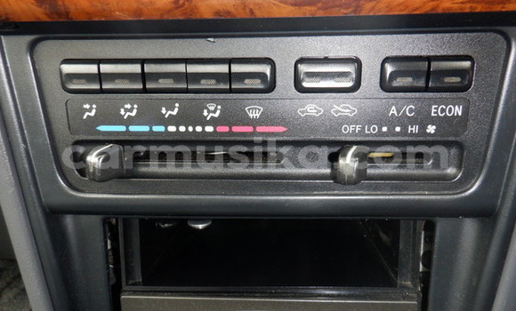 Buy Used Toyota Corolla Silver Car in Beitbridge in Matabeleland South Buy Used Toyota Corolla Silver Car in Beitbridge in Matabeleland South