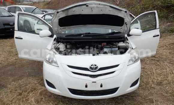 Acheter Occasion Voiture Toyota Belta Blanc à Beitbridge, Matabeleland South Acheter Occasion Voiture Toyota Belta Blanc à Beitbridge, Matabeleland South