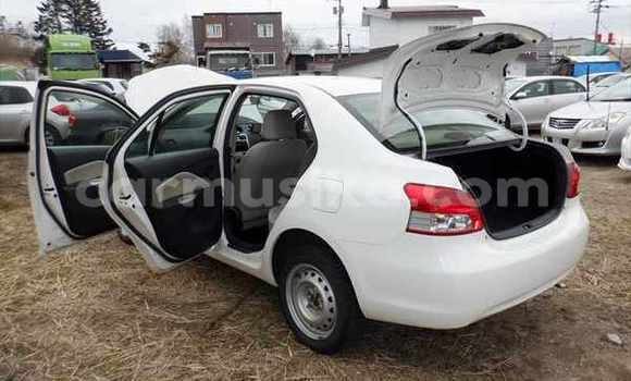 Acheter Occasion Voiture Toyota Belta Blanc à Beitbridge, Matabeleland South Acheter Occasion Voiture Toyota Belta Blanc à Beitbridge, Matabeleland South