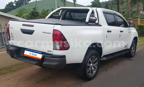 Tenga Tsaru Toyota Hilux Chena Mota in Beitbridge in Matabeleland South Tenga Tsaru Toyota Hilux Chena Mota in Beitbridge in Matabeleland South
