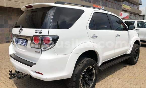 Acheter Occasion Voiture Toyota Fortuner Blanc à Beitbridge, Matabeleland South Acheter Occasion Voiture Toyota Fortuner Blanc à Beitbridge, Matabeleland South