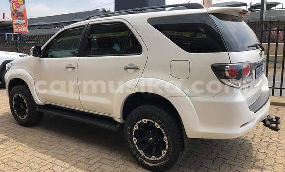 Acheter Occasion Voiture Toyota Fortuner Blanc à Beitbridge, Matabeleland South Acheter Occasion Voiture Toyota Fortuner Blanc à Beitbridge, Matabeleland South