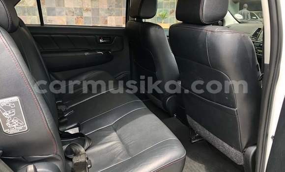 Acheter Occasion Voiture Toyota Fortuner Blanc à Beitbridge, Matabeleland South Acheter Occasion Voiture Toyota Fortuner Blanc à Beitbridge, Matabeleland South