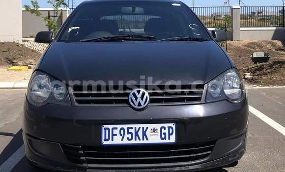 Nunua Ilio tumika Volkswagen Polo Nyeusi Gari ndani ya Beitbridge nchini Matabeleland Kusini
