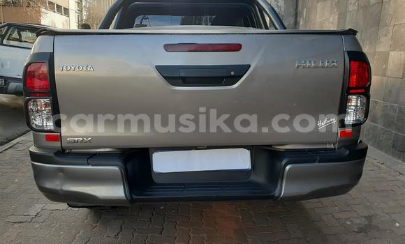 Buy Used Toyota Hilux Silver Car in Bulawayo in Bulawayo Buy Used Toyota Hilux Silver Car in Bulawayo in Bulawayo