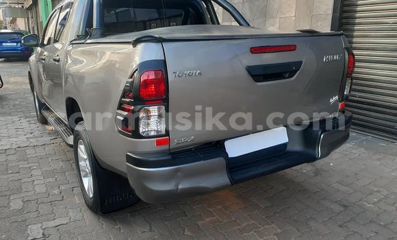 Buy Used Toyota Hilux Silver Car in Bulawayo in Bulawayo Buy Used Toyota Hilux Silver Car in Bulawayo in Bulawayo