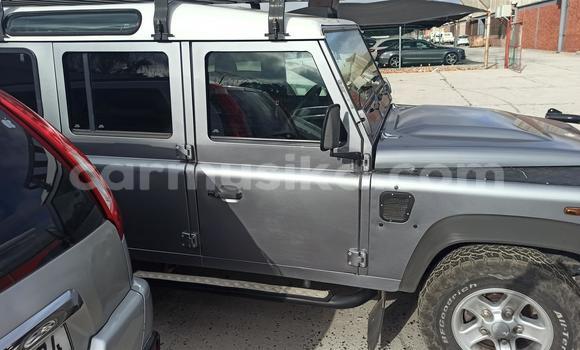 Nunua Ilio tumika Land Rover Defender Fedha Gari ndani ya Beitbridge nchini Matabeleland Kusini Nunua Ilio tumika Land Rover Defender Fedha Gari ndani ya Beitbridge nchini Matabeleland Kusini