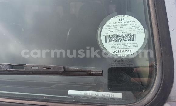 Nunua Ilio tumika Land Rover Defender Fedha Gari ndani ya Beitbridge nchini Matabeleland Kusini Nunua Ilio tumika Land Rover Defender Fedha Gari ndani ya Beitbridge nchini Matabeleland Kusini