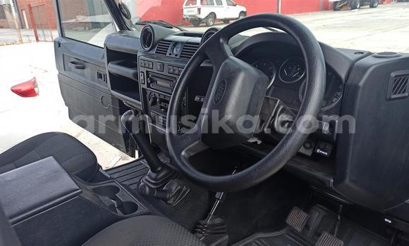 Nunua Ilio tumika Land Rover Defender Fedha Gari ndani ya Beitbridge nchini Matabeleland Kusini Nunua Ilio tumika Land Rover Defender Fedha Gari ndani ya Beitbridge nchini Matabeleland Kusini