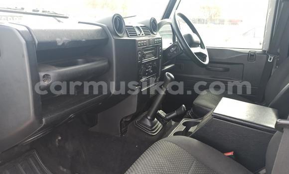 Nunua Ilio tumika Land Rover Defender Fedha Gari ndani ya Beitbridge nchini Matabeleland Kusini Nunua Ilio tumika Land Rover Defender Fedha Gari ndani ya Beitbridge nchini Matabeleland Kusini