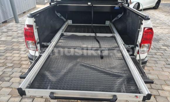 Tenga Tsaru Toyota Hilux Chena Mota in Beitbridge in Matabeleland South Tenga Tsaru Toyota Hilux Chena Mota in Beitbridge in Matabeleland South