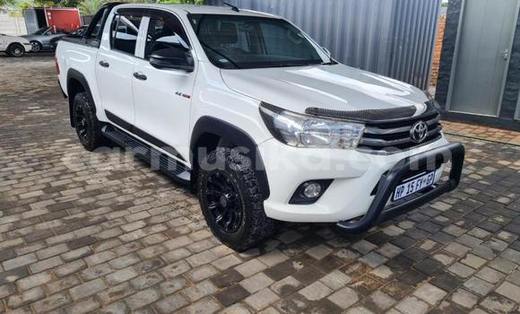 Tenga Tsaru Toyota Hilux Chena Mota in Beitbridge in Matabeleland South Tenga Tsaru Toyota Hilux Chena Mota in Beitbridge in Matabeleland South