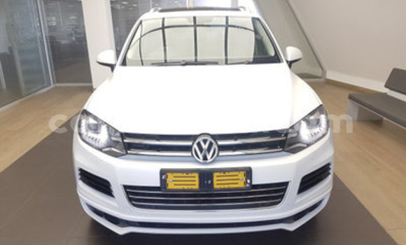 Buy Used Volkswagen Touareg White Car in Beitbridge in Matabeleland South