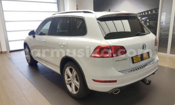 Acheter Occasion Voiture Volkswagen Touareg Blanc à Beitbridge, Matabeleland South Acheter Occasion Voiture Volkswagen Touareg Blanc à Beitbridge, Matabeleland South