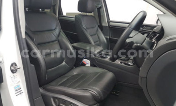 Acheter Occasion Voiture Volkswagen Touareg Blanc à Beitbridge, Matabeleland South Acheter Occasion Voiture Volkswagen Touareg Blanc à Beitbridge, Matabeleland South