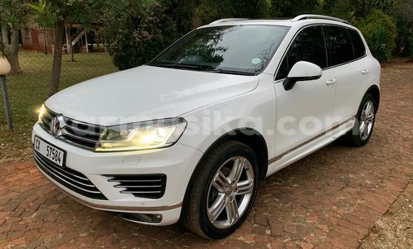 Acheter Occasion Voiture Volkswagen Touareg Blanc à Beitbridge, Matabeleland South Acheter Occasion Voiture Volkswagen Touareg Blanc à Beitbridge, Matabeleland South