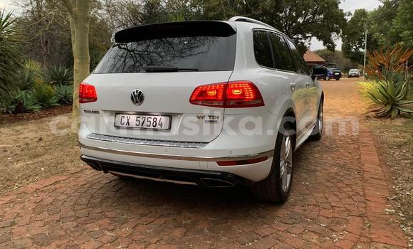 Acheter Occasion Voiture Volkswagen Touareg Blanc à Beitbridge, Matabeleland South Acheter Occasion Voiture Volkswagen Touareg Blanc à Beitbridge, Matabeleland South
