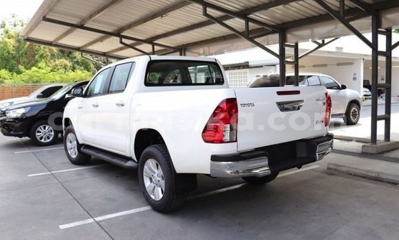 Buy Used Toyota Hilux White Car in Beitbridge in Matabeleland South Buy Used Toyota Hilux White Car in Beitbridge in Matabeleland South