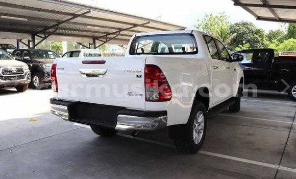 Buy Used Toyota Hilux White Car in Beitbridge in Matabeleland South Buy Used Toyota Hilux White Car in Beitbridge in Matabeleland South