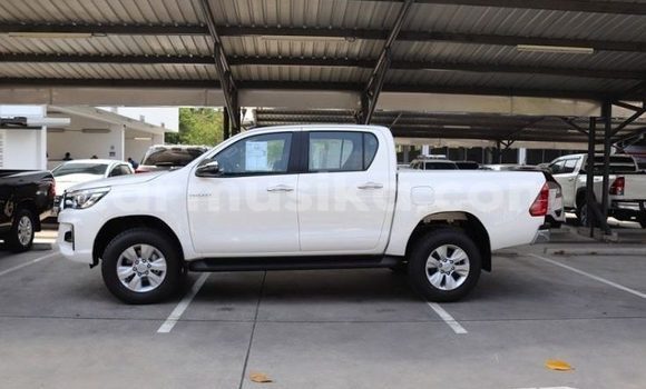 Buy Used Toyota Hilux White Car in Beitbridge in Matabeleland South Buy Used Toyota Hilux White Car in Beitbridge in Matabeleland South