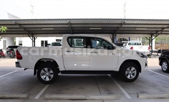 Buy Used Toyota Hilux White Car in Beitbridge in Matabeleland South Buy Used Toyota Hilux White Car in Beitbridge in Matabeleland South