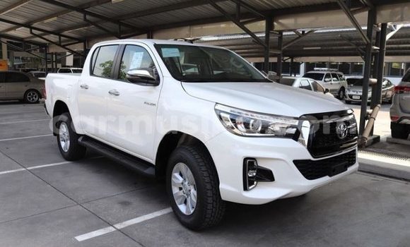 Buy Used Toyota Hilux White Car in Beitbridge in Matabeleland South Buy Used Toyota Hilux White Car in Beitbridge in Matabeleland South