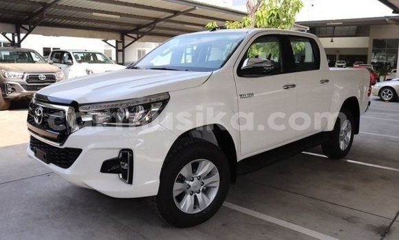 Buy Used Toyota Hilux White Car in Beitbridge in Matabeleland South Buy Used Toyota Hilux White Car in Beitbridge in Matabeleland South