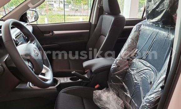 Buy Used Toyota Hilux White Car in Beitbridge in Matabeleland South Buy Used Toyota Hilux White Car in Beitbridge in Matabeleland South