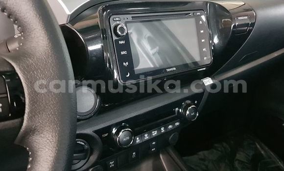 Buy Used Toyota Hilux White Car in Beitbridge in Matabeleland South Buy Used Toyota Hilux White Car in Beitbridge in Matabeleland South