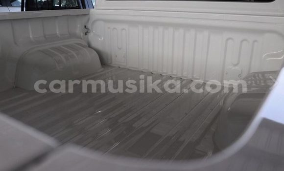 Buy Used Toyota Hilux White Car in Beitbridge in Matabeleland South Buy Used Toyota Hilux White Car in Beitbridge in Matabeleland South