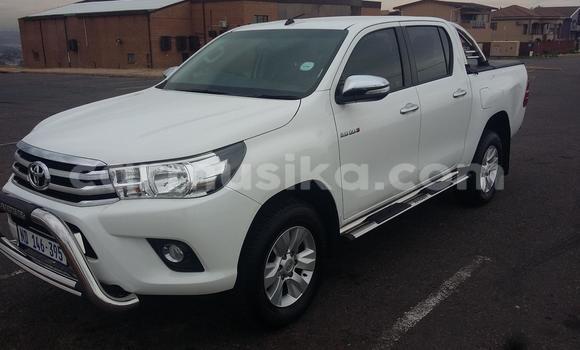 Buy Used Toyota Hilux White Car in Beitbridge in Matabeleland South Buy Used Toyota Hilux White Car in Beitbridge in Matabeleland South