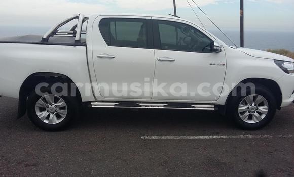 Buy Used Toyota Hilux White Car in Beitbridge in Matabeleland South Buy Used Toyota Hilux White Car in Beitbridge in Matabeleland South
