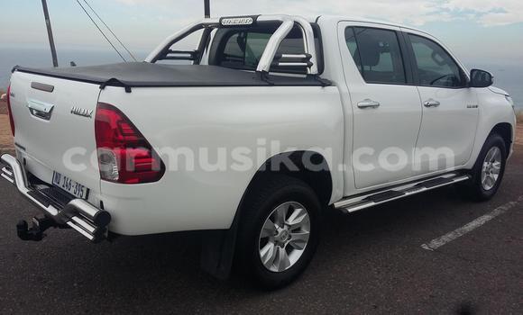 Buy Used Toyota Hilux White Car in Beitbridge in Matabeleland South Buy Used Toyota Hilux White Car in Beitbridge in Matabeleland South