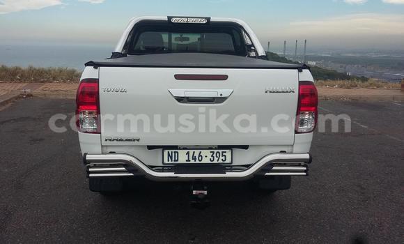Buy Used Toyota Hilux White Car in Beitbridge in Matabeleland South Buy Used Toyota Hilux White Car in Beitbridge in Matabeleland South