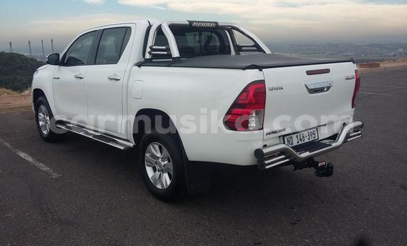 Buy Used Toyota Hilux White Car in Beitbridge in Matabeleland South Buy Used Toyota Hilux White Car in Beitbridge in Matabeleland South