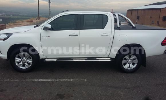 Buy Used Toyota Hilux White Car in Beitbridge in Matabeleland South Buy Used Toyota Hilux White Car in Beitbridge in Matabeleland South