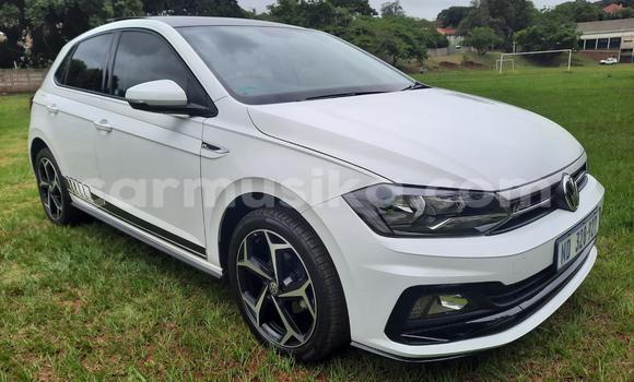 Nunua Ilio tumika Volkswagen Polo Nyeupe Gari ndani ya Beitbridge nchini Matabeleland Kusini
