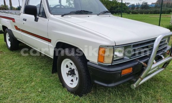 Buy Used Toyota Hilux White Car in Beitbridge in Matabeleland South Buy Used Toyota Hilux White Car in Beitbridge in Matabeleland South