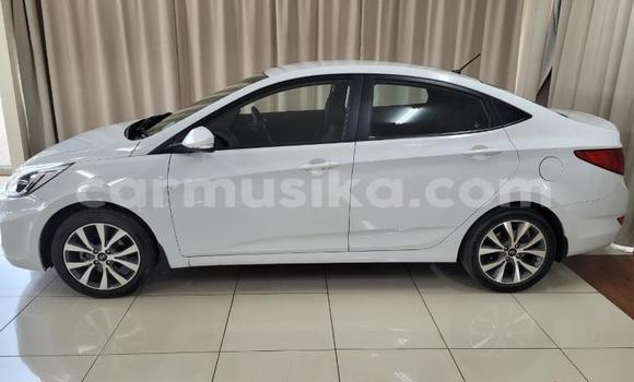 Nunua Ilio tumika Hyundai Accent Nyeupe Gari ndani ya Beitbridge nchini Matabeleland Kusini