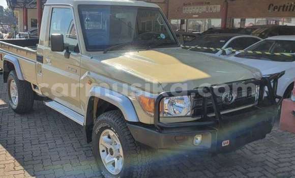 Buy Used Toyota Land Cruiser Beige Car in Beitbridge in Matabeleland South
