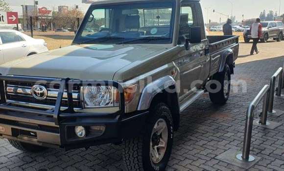 Acheter Occasion Voiture Toyota Land Cruiser Beige à Beitbridge, Matabeleland South Acheter Occasion Voiture Toyota Land Cruiser Beige à Beitbridge, Matabeleland South