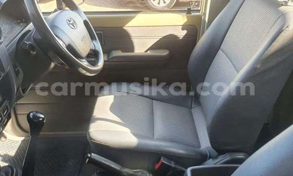 Acheter Occasion Voiture Toyota Land Cruiser Beige à Beitbridge, Matabeleland South Acheter Occasion Voiture Toyota Land Cruiser Beige à Beitbridge, Matabeleland South