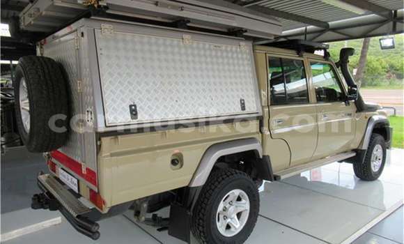 Acheter Occasion Voiture Toyota Land Cruiser Vert à Beitbridge, Matabeleland South Acheter Occasion Voiture Toyota Land Cruiser Vert à Beitbridge, Matabeleland South