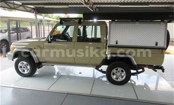 Acheter Occasion Voiture Toyota Land Cruiser Vert à Beitbridge, Matabeleland South Acheter Occasion Voiture Toyota Land Cruiser Vert à Beitbridge, Matabeleland South