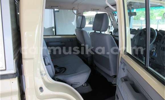 Acheter Occasion Voiture Toyota Land Cruiser Vert à Beitbridge, Matabeleland South Acheter Occasion Voiture Toyota Land Cruiser Vert à Beitbridge, Matabeleland South