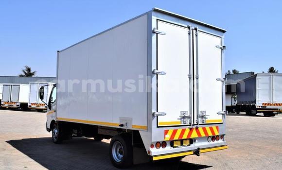 Acheter Occasion Utilitaire Hino 300 Series Blanc à Beitbridge, Matabeleland South Acheter Occasion Utilitaire Hino 300 Series Blanc à Beitbridge, Matabeleland South