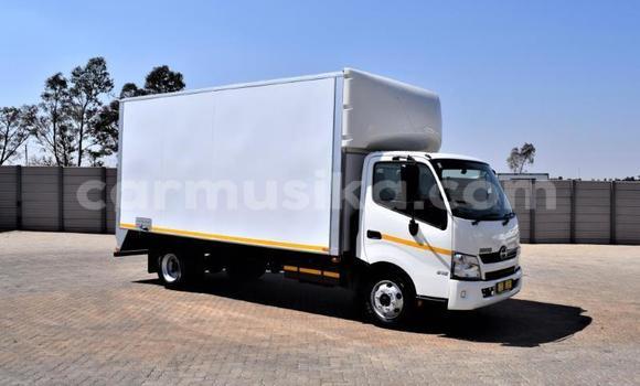 Acheter Occasion Utilitaire Hino 300 Series Blanc à Beitbridge, Matabeleland South Acheter Occasion Utilitaire Hino 300 Series Blanc à Beitbridge, Matabeleland South