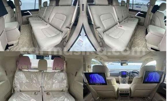 Acheter Import Voiture Toyota Land Cruiser Blanc à Beitbridge, Matabeleland South Acheter Import Voiture Toyota Land Cruiser Blanc à Beitbridge, Matabeleland South